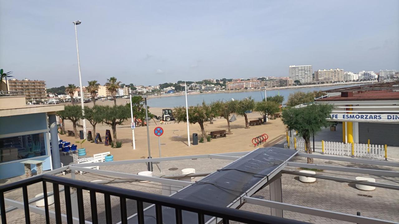 דירות L' Escala El Balcon De Riells מראה חיצוני תמונה